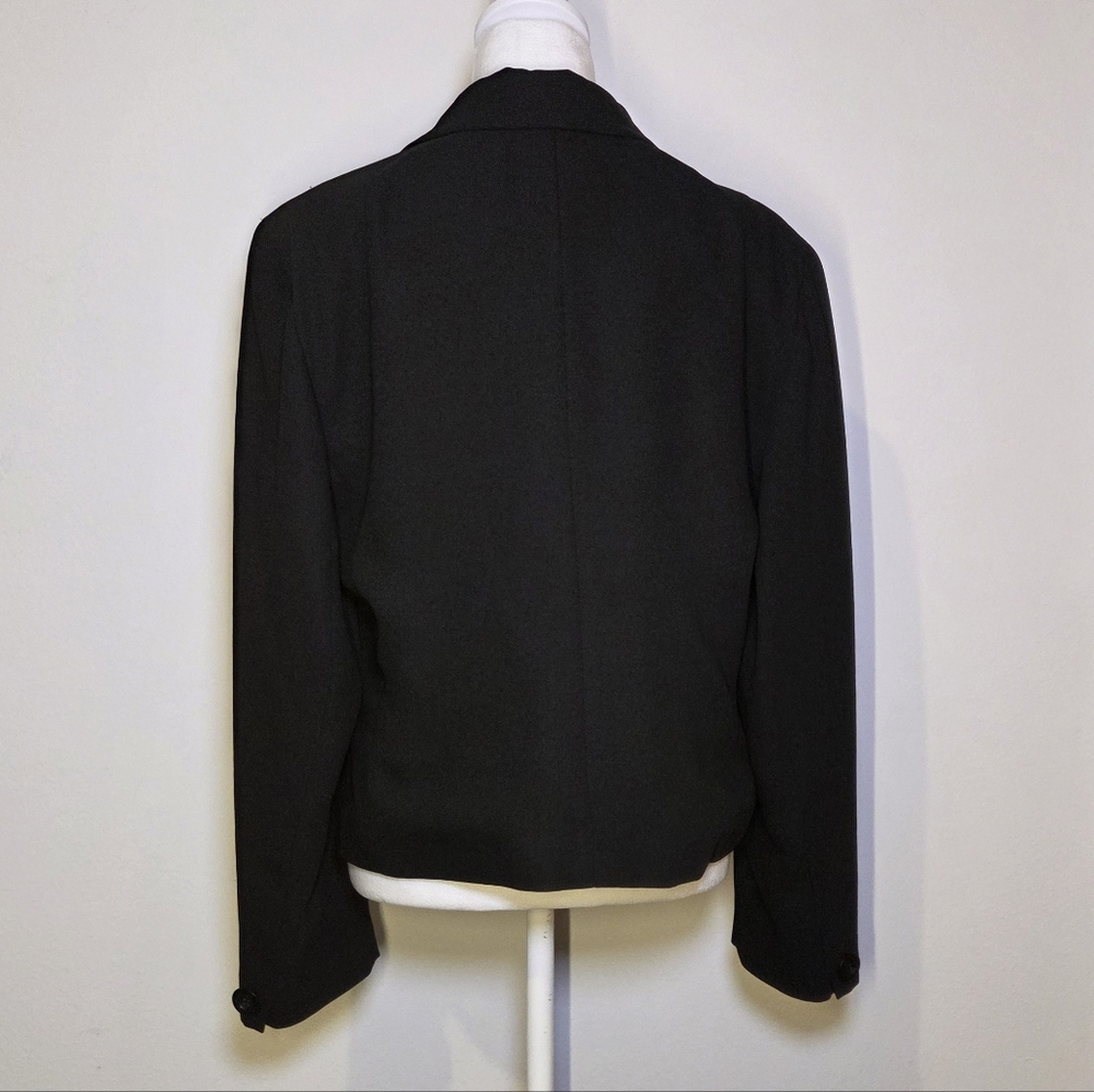 Classic Black Women's Blazer - Picture 7 of 8